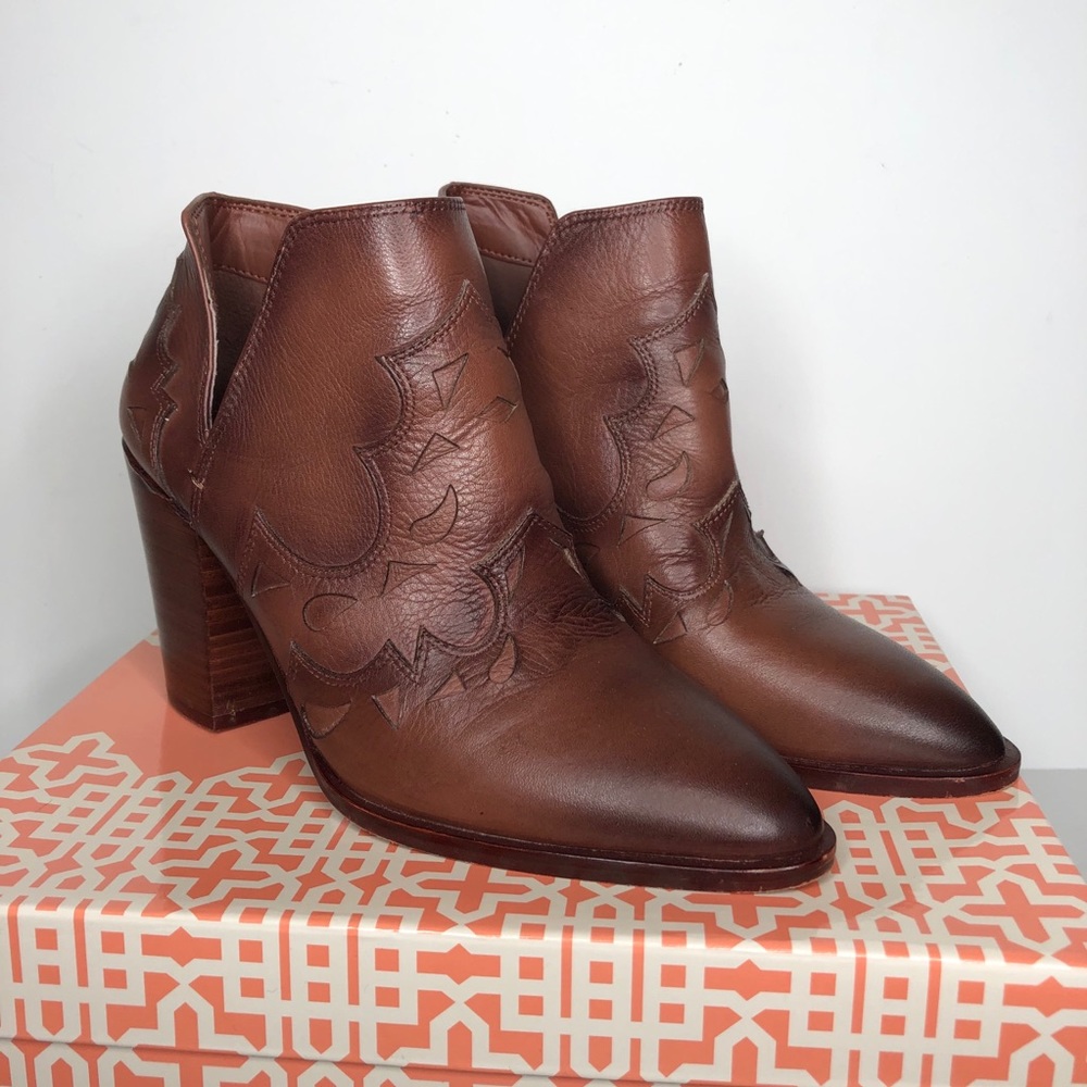 Gianni Bini Risk Taker Western Style Leather Shoe